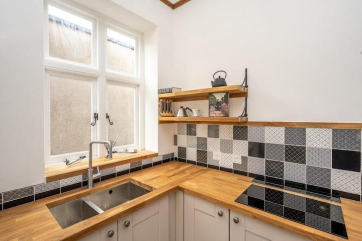 Bank House Apartments Stafford Town Centre Екстериор снимка